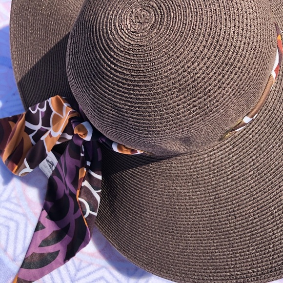 Perfect Hat for Your Next Summer Outting - Picture 1 of 8